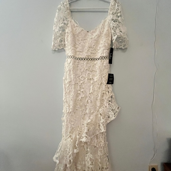 Stunning lace dress could be used for anything bridal related or any event. - Picture 1 of 6